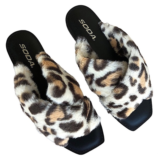SODA Leopard Faux Fur Criss Cross Slip On Sandals Size 8 - Picture 3 of 11